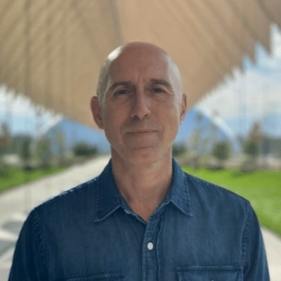 Headshot of Lee Jon Scramstad
